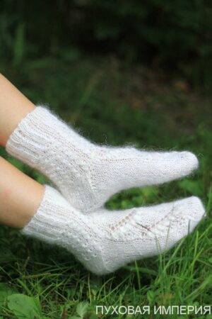 Белые ажурные носочки.