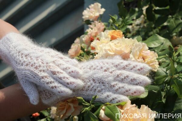 Белые пуховые перчатки "Белая роза".